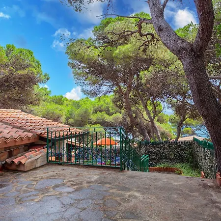 Villa Beachfront In - 50 Meters - Private Access To The Sea