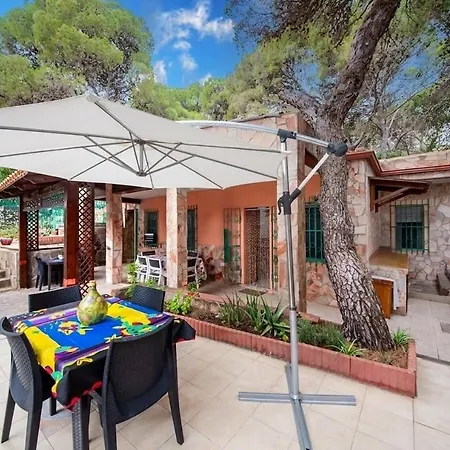 Villa Beachfront In - 50 Meters - Private Access To The Sea