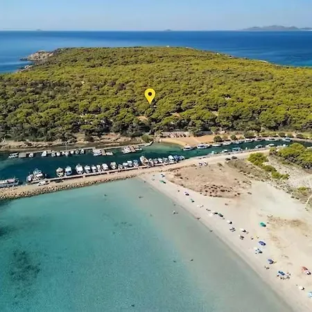 Beachfront In - 50 Meters - Private Access To The Sea